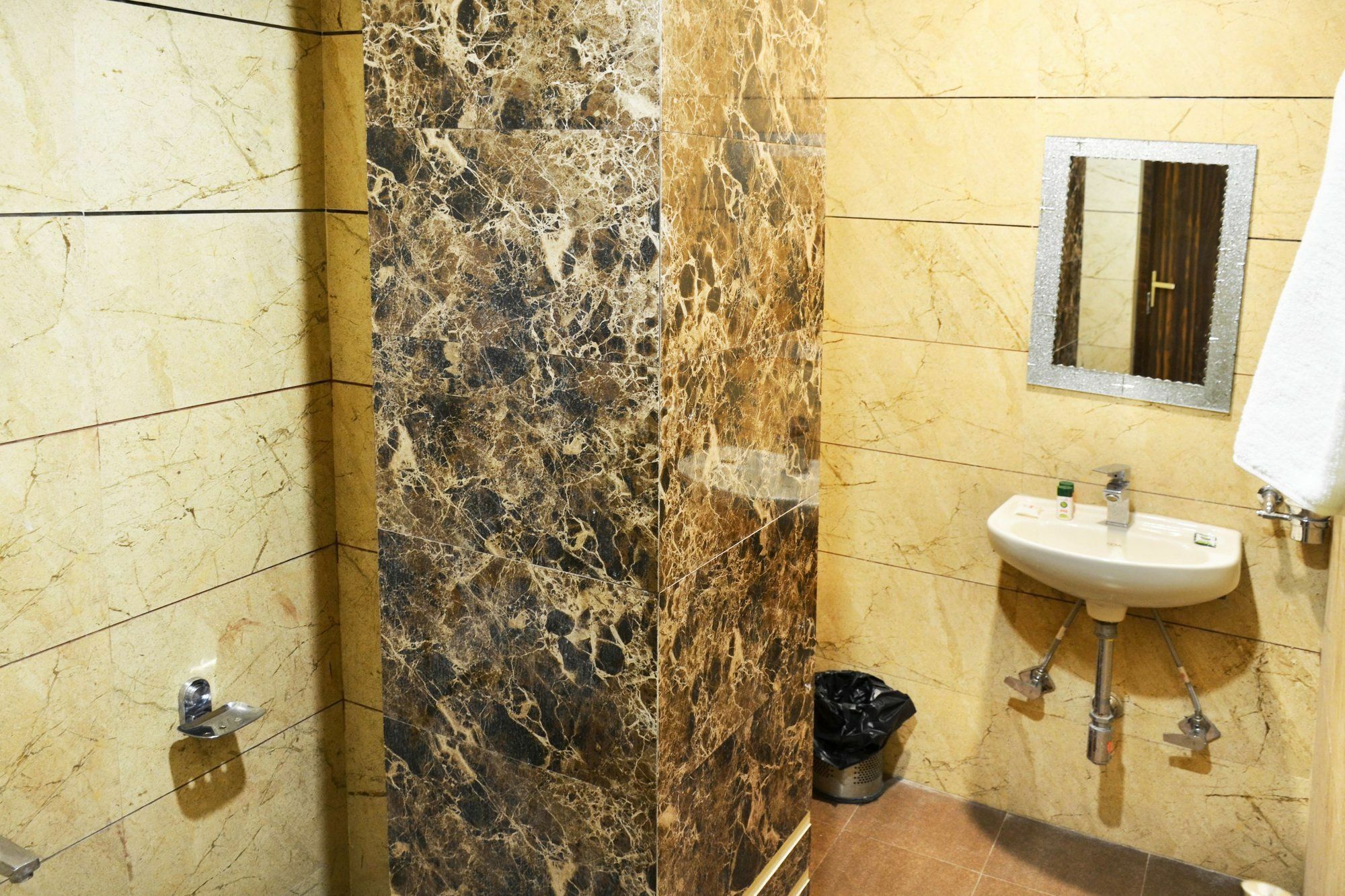 Oyo 7447 Grand Park Hotel Amritsar Buitenkant foto