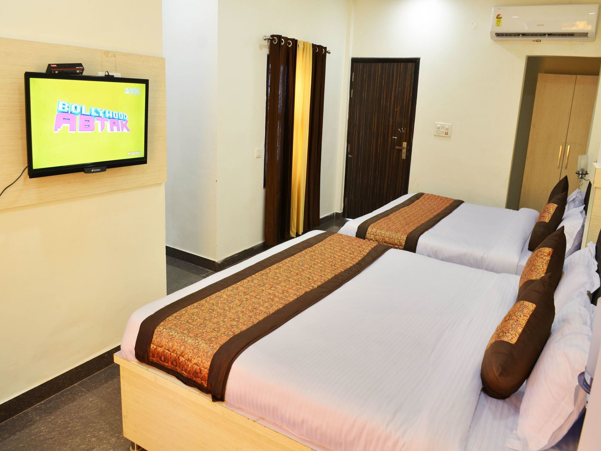 Oyo 7447 Grand Park Hotel Amritsar Buitenkant foto