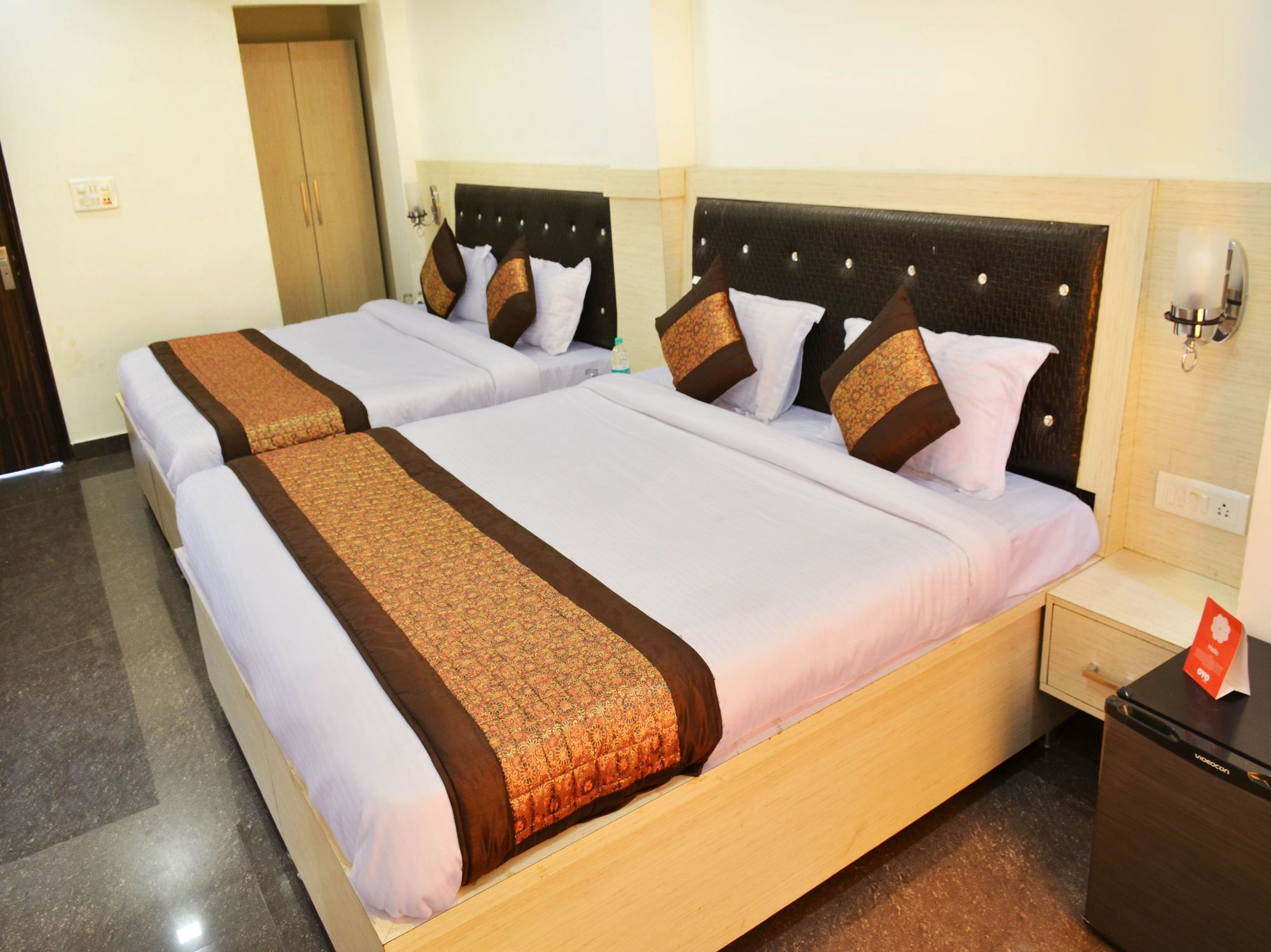 Oyo 7447 Grand Park Hotel Amritsar Buitenkant foto