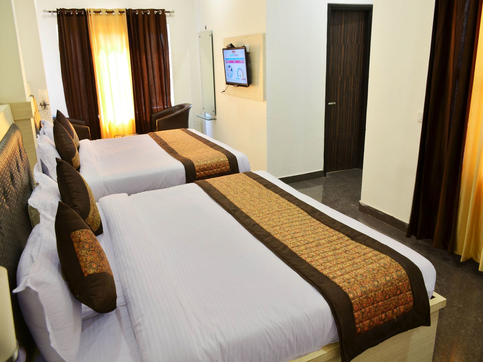 Oyo 7447 Grand Park Hotel Amritsar Buitenkant foto
